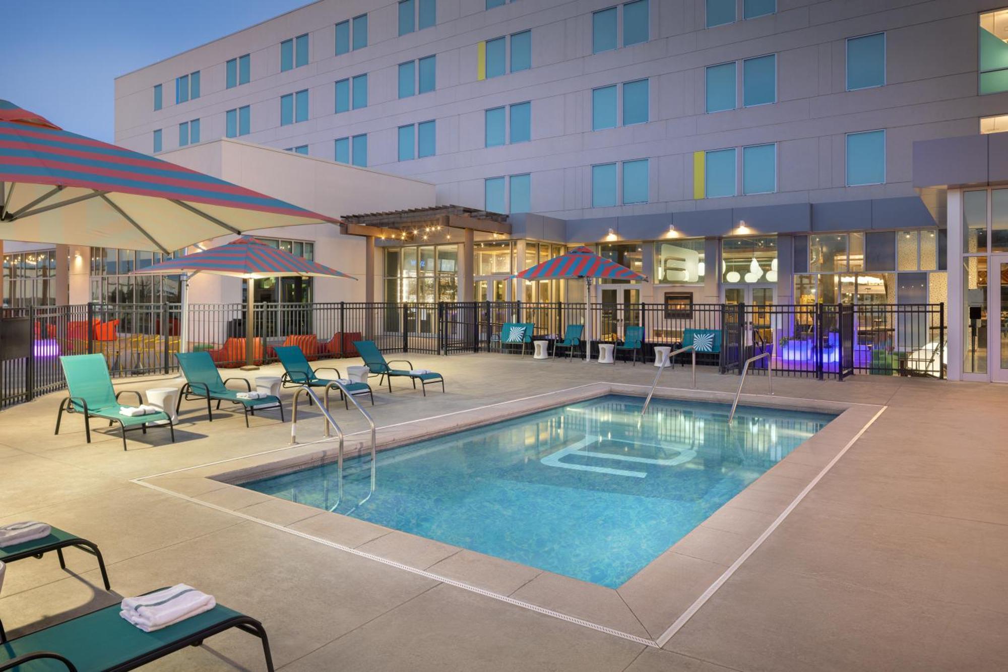 Aloft Wichita Hotel Exterior foto